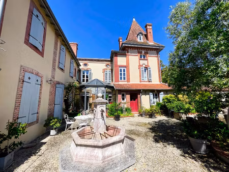 propriété d'exception avec gîtes et chambres d'hôtes gers