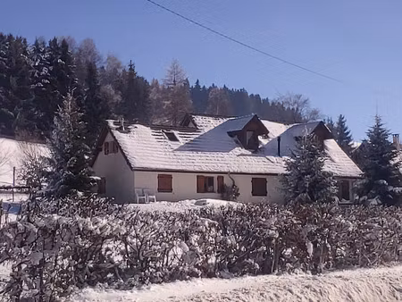 maison à vendre 6 pièces sur meaudre (38) sur 1840 m² de terrain avec 3 chambres et appart