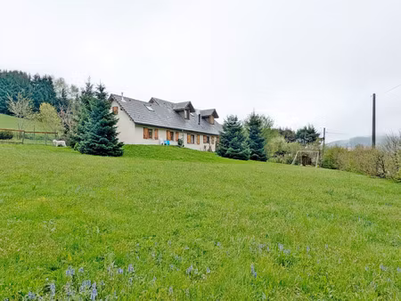 maison familiale de 136 m² sur 1800 m² de terrain avec appartement indépendant – méaudre –
