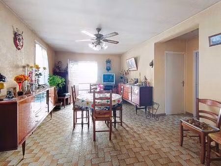 maison de village avec garage et petit exterieur