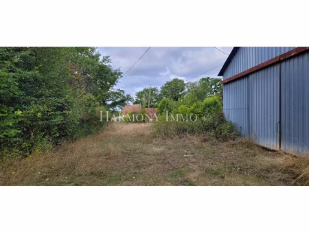 maison à rénover entièrement sur la commune de chambon (18).