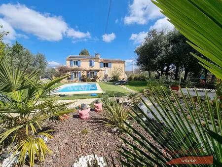 villa avec 2 autres logements indépendants  piscine  garage