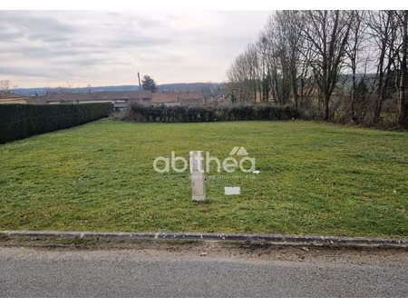 terrain constructible à suris (16270)