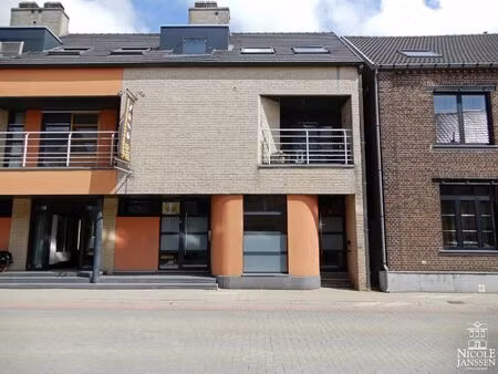 commercieel pand op goedbereikbare locatie in rotem