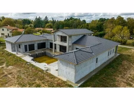 superbe propriete a achever (saint loubes) 440m² sur terrain de 4875m²
