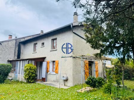 maison en pisé à rénover entièrement avec grange et jardin 466 m² de terrain