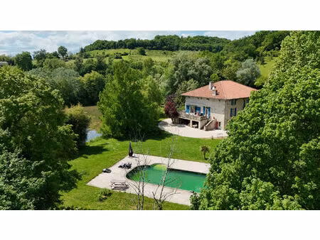 tres belle propriete avec etang privatif