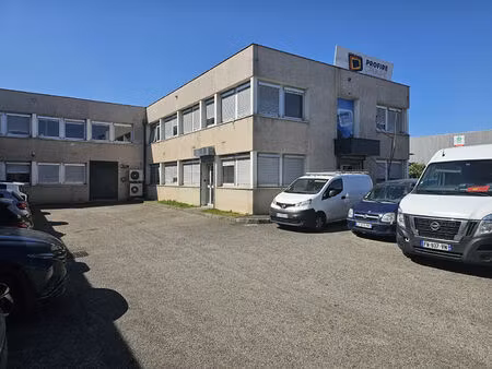 location commerce 1 pièce 1900 m² à vaulx-en-velin (69120)