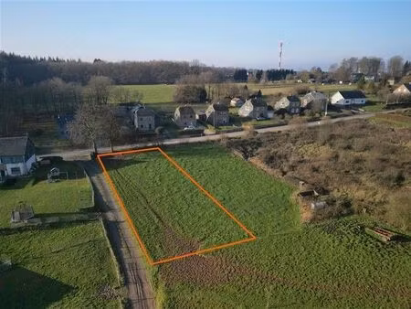 option ! haut-fays - terrain plat de 11 ares 69 au long d’un