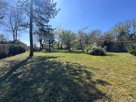 terrain le mesnil le roi 844 m²