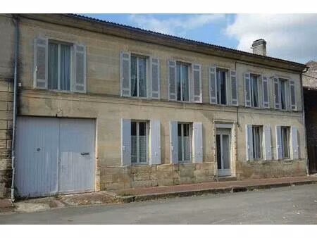 immeuble en pierre avec porche  jardin et dépendance