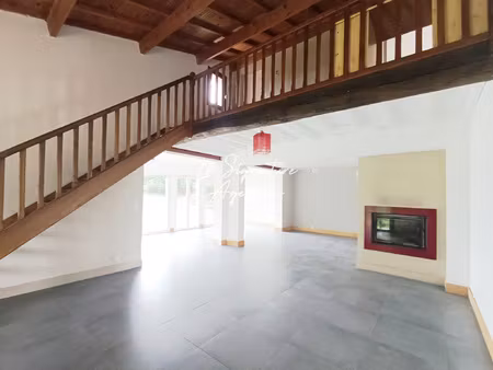 maison de 242 m2 avec magnifique vue et terrain de 12 098 m