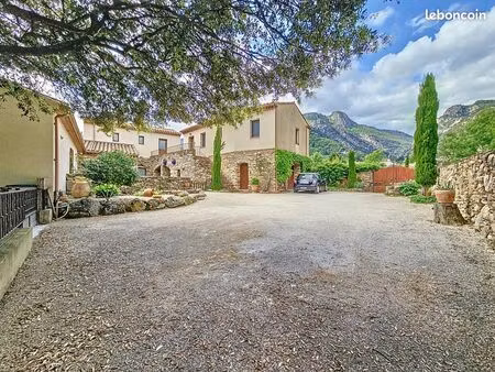 propriété 7 pièces 220 m²