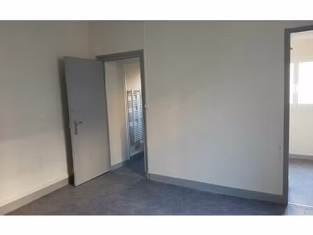location appartement  m² t-1 à mamers  320 €