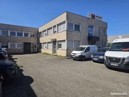 bureaux 1900 m² vaulx en velin