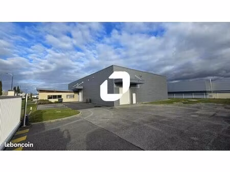 local d'activité 870 m²