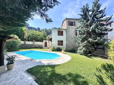authentique maison en pierre avec piscine au cœur de saint-martin-du-var