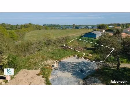 terrain 620 m² legé