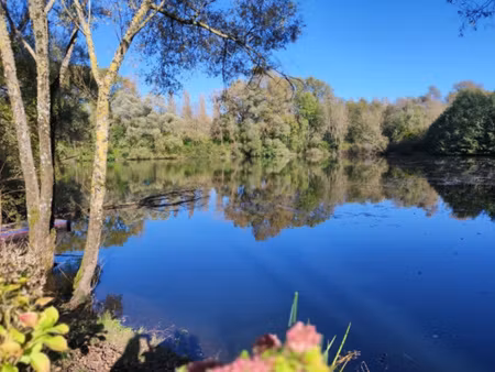 magnifique terrain de loisir avec étang