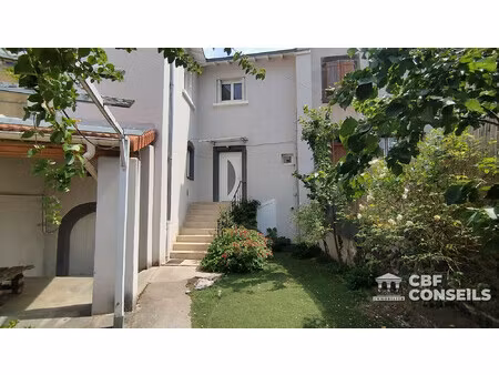 maison à blanzat avec extérieur