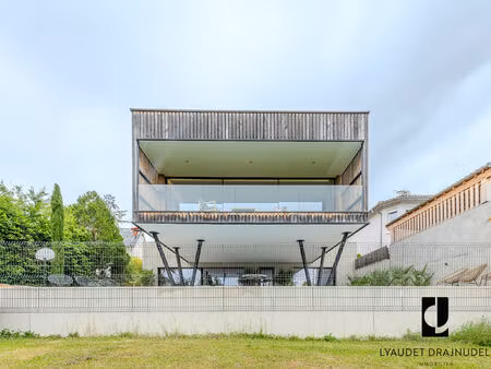 maison d'architecte avec piscine  domotique et prestations haut de gamme