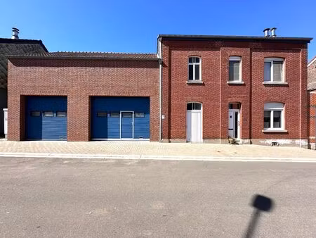 maison familiale soignée avec garage exceptionnel sur un gr