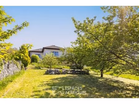 maison familiale avec vue dégagée sur la verdure