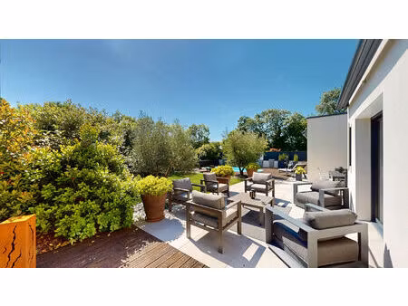 maison contemporaine avec 4 chambres et piscine