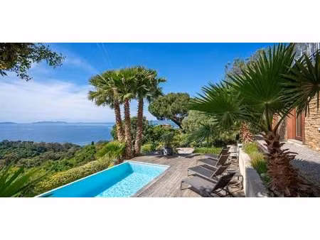 maison avec piscine et terrasse rayol-canadel-sur-mer (83)
