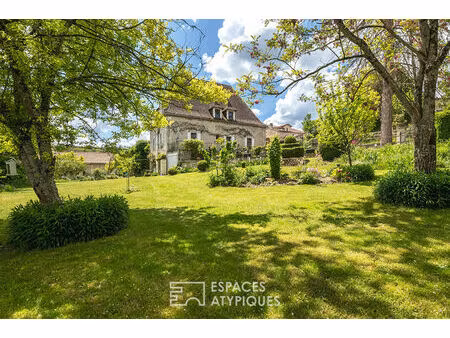 maison de maître avec vue dominante  un écrin d'histoire et de caractère