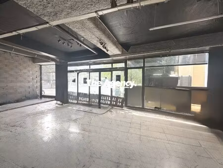 location local commercial