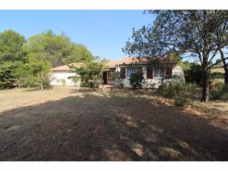 sur une parcelle de 3542 m2 un ensemble immobilier compose de 2 villas  d'une piscine et..