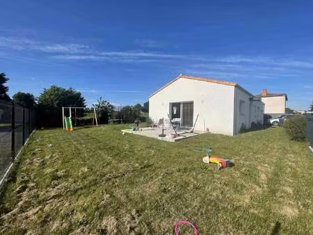 vente maison à rochetrejoux (85510) : à vendre / 100m² rochetrejoux