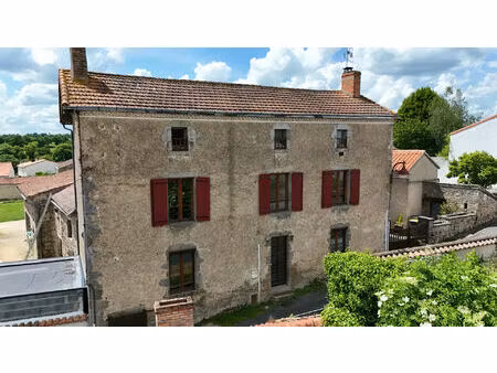 grande maison familiale au coeur de gourgé (79)