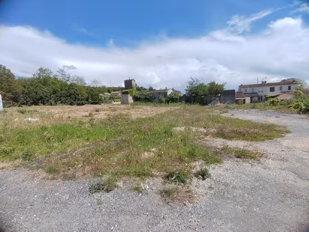 terrain constructible de 1 568 m2