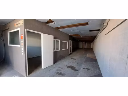 location locaux professionnels 150 m² à saintes (17100)  910 €