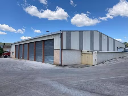 location local d'activités flassans sur issole 695 m²