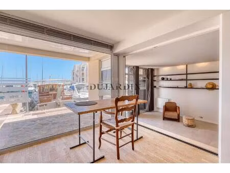 local commercial à fort potentiel - emplacement stratégique au port de bormes-les-mimosas