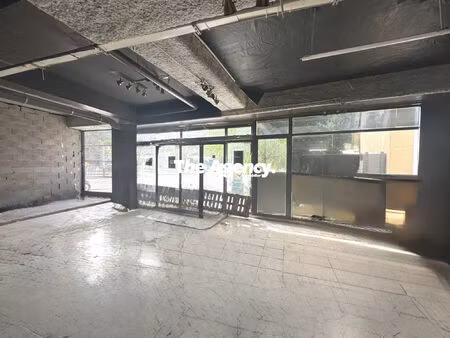 location commerce 296 m² à marseille 9 (13009)