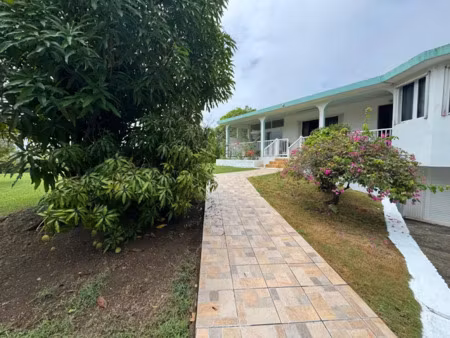 vente propriété 6 pièces 160 m² à port louis (97117)  359 000 €