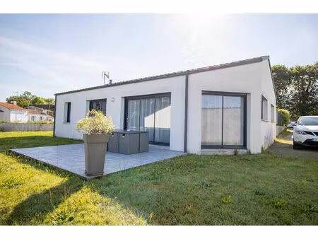 maison 5 pièces - 106 m2 - proche du centre-ville de la garnache