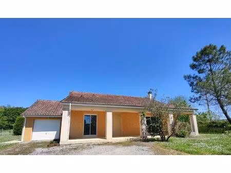 plain-pied avec trois chambres  terrasse  jardin et garage