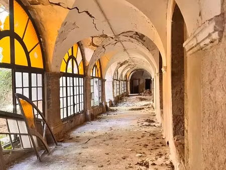 a vendre - ancien couvent des ursulines - aups - projet d'hôtel avec 43 chambres