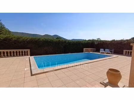 maison 104 m² avec piscine et jardin – quartier calme