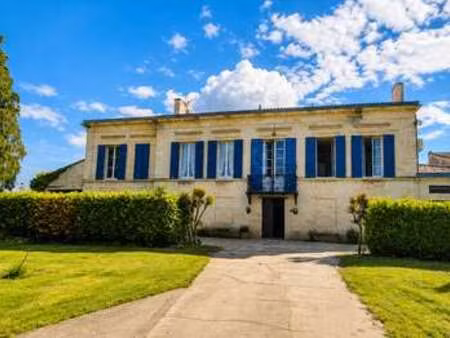 vente maison à isle-saint-georges (33640) : à vendre / 260m² isle-saint-georges