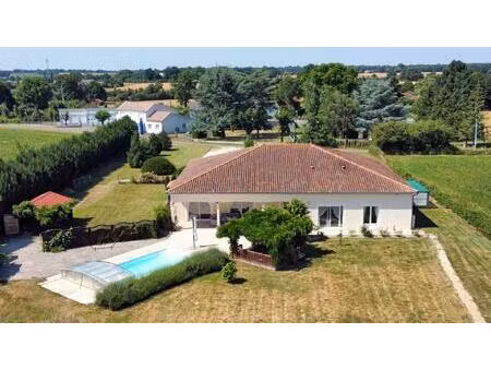 maison village  plain-pied  2012  286 m²  piscine  dpe "a"