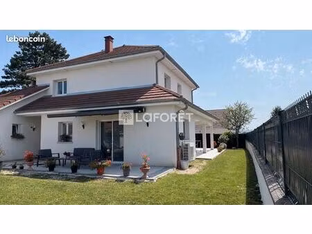maison 7 pièces 144 m²