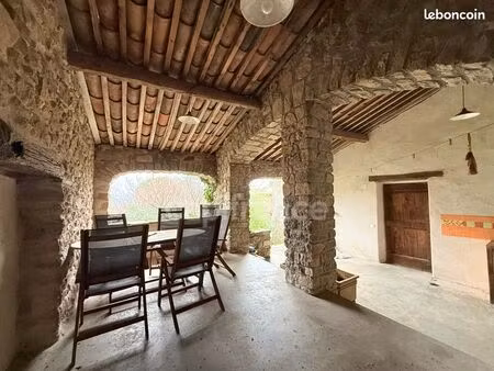 maison 6 pièces 352 m²