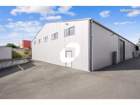 local d'activité 1 497 m²