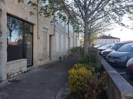 local commercial ou bureau avec parking gratuit à proximité   centre-ville de lectoure
